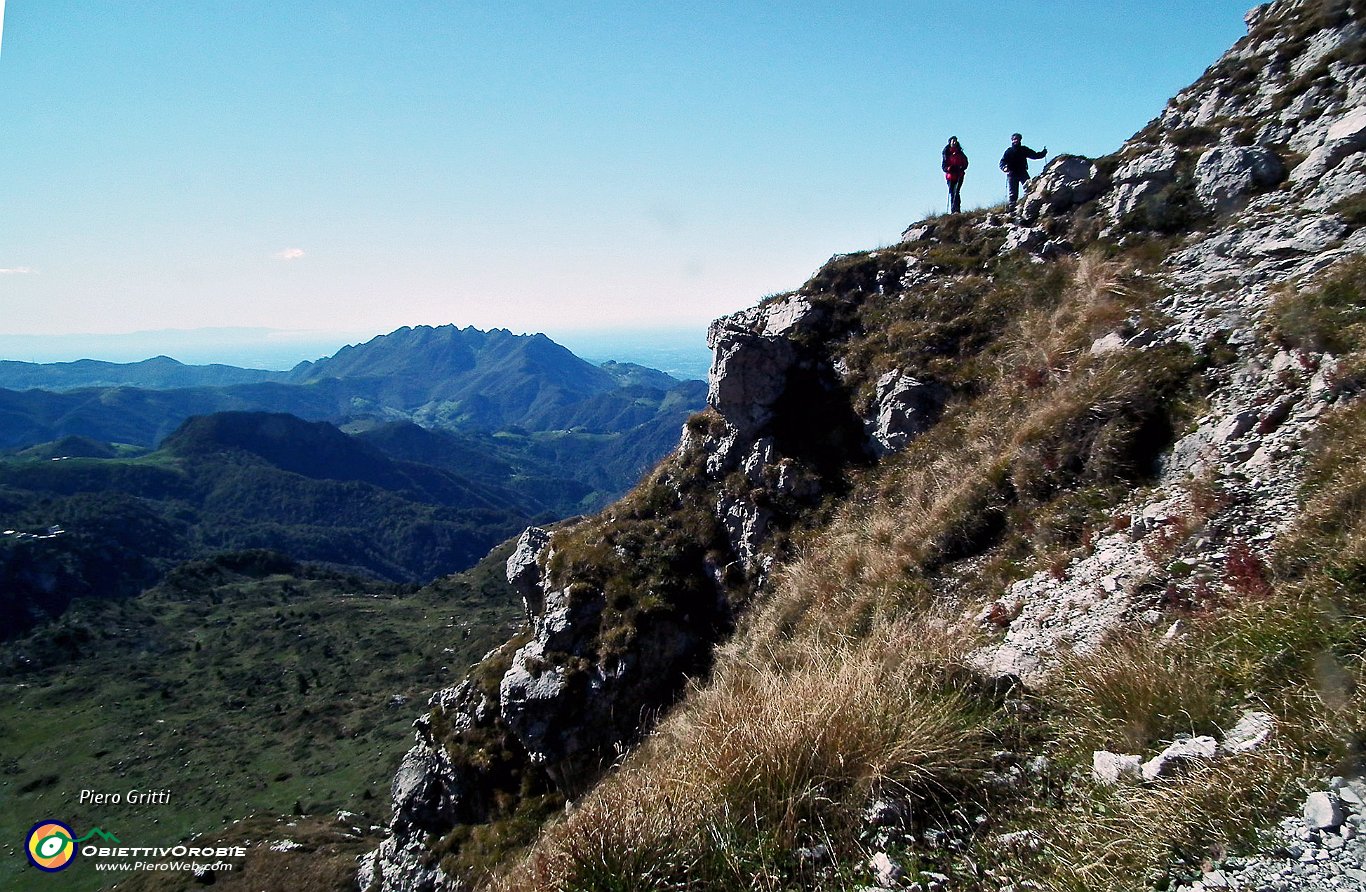 35 In decisa salita con vista in Resegone.jpg